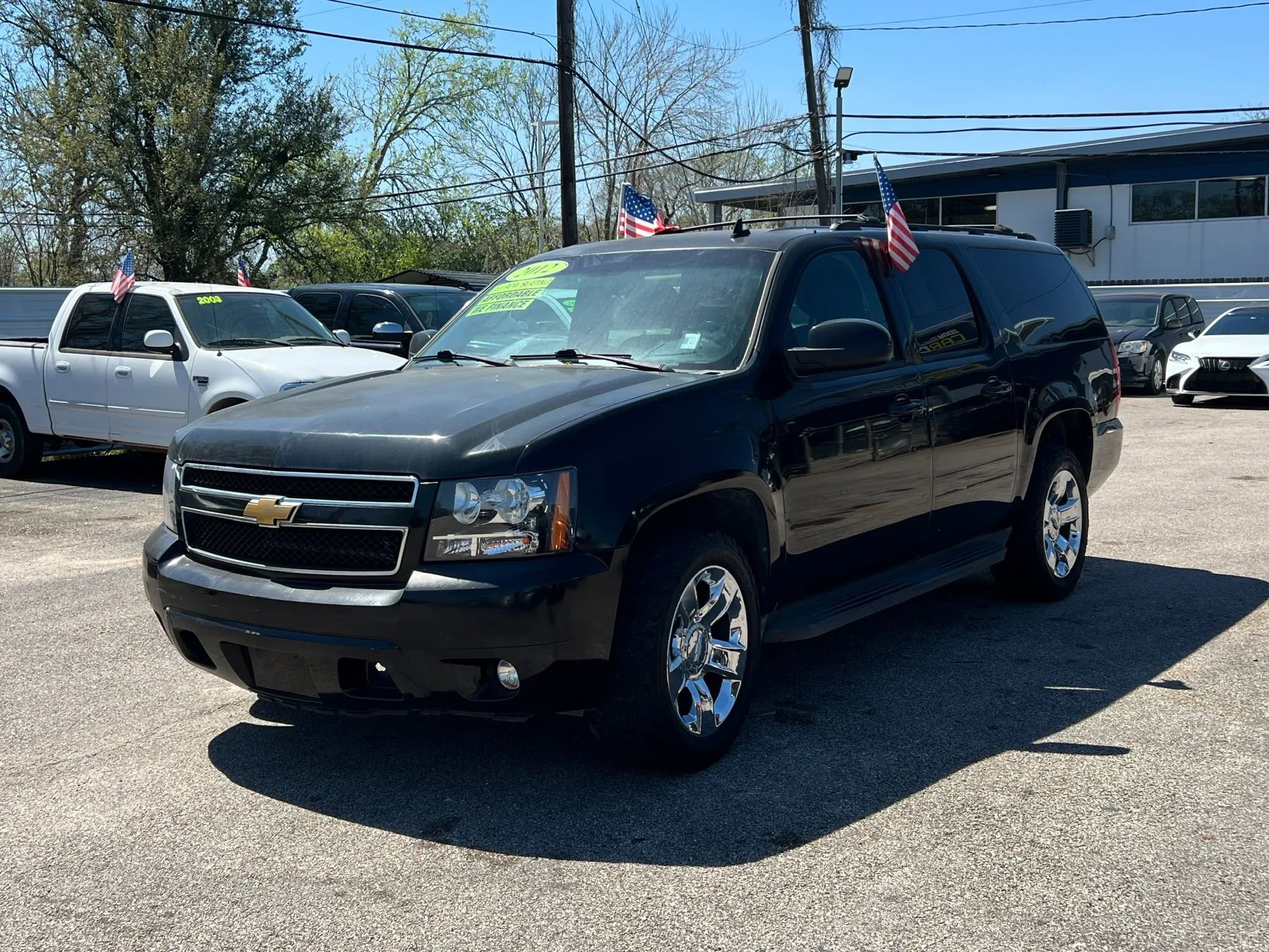Used 2012 Chevrolet Suburban LT RWD image 2