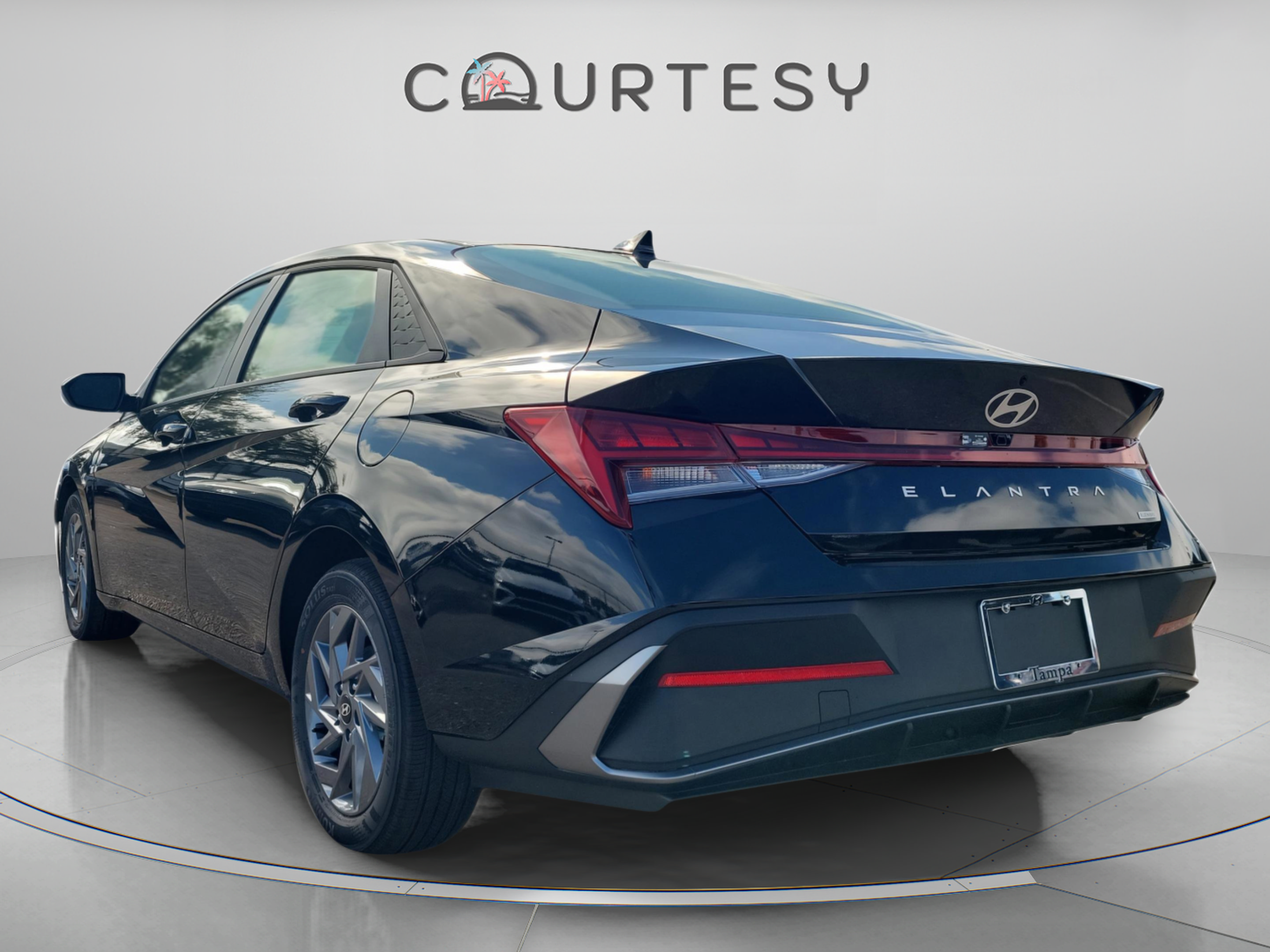 New 2026 Hyundai Elantra Hybrid FWD image 3