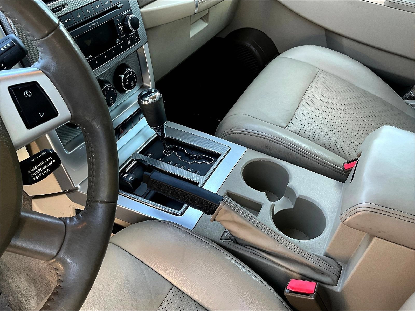 Used 2010 Jeep Liberty Limited w/ Comfort/Convenience Group AWD/4WD image 20