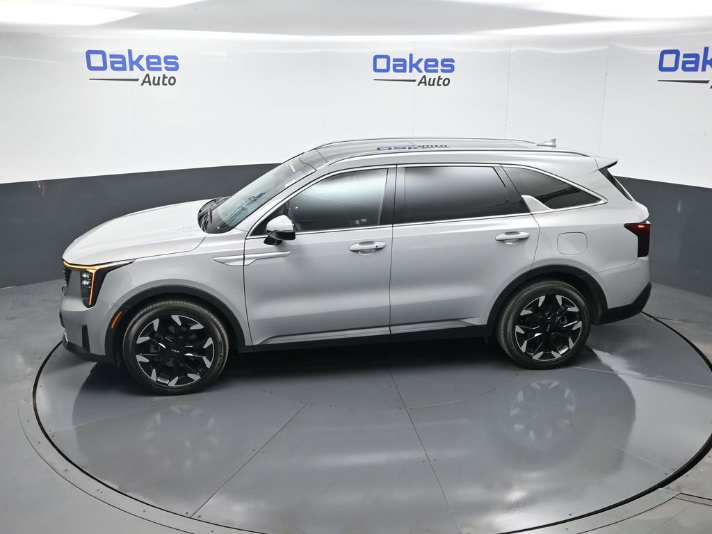 Certified 2024 Kia Sorento EX w/ Panoramic Sunroof Package image 53