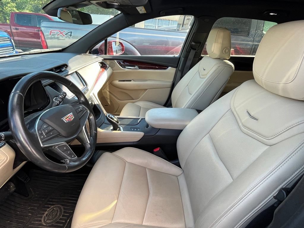 Used 2018 Cadillac XT5 Luxury w/ Driver Awareness Package AWD/4WD image 9