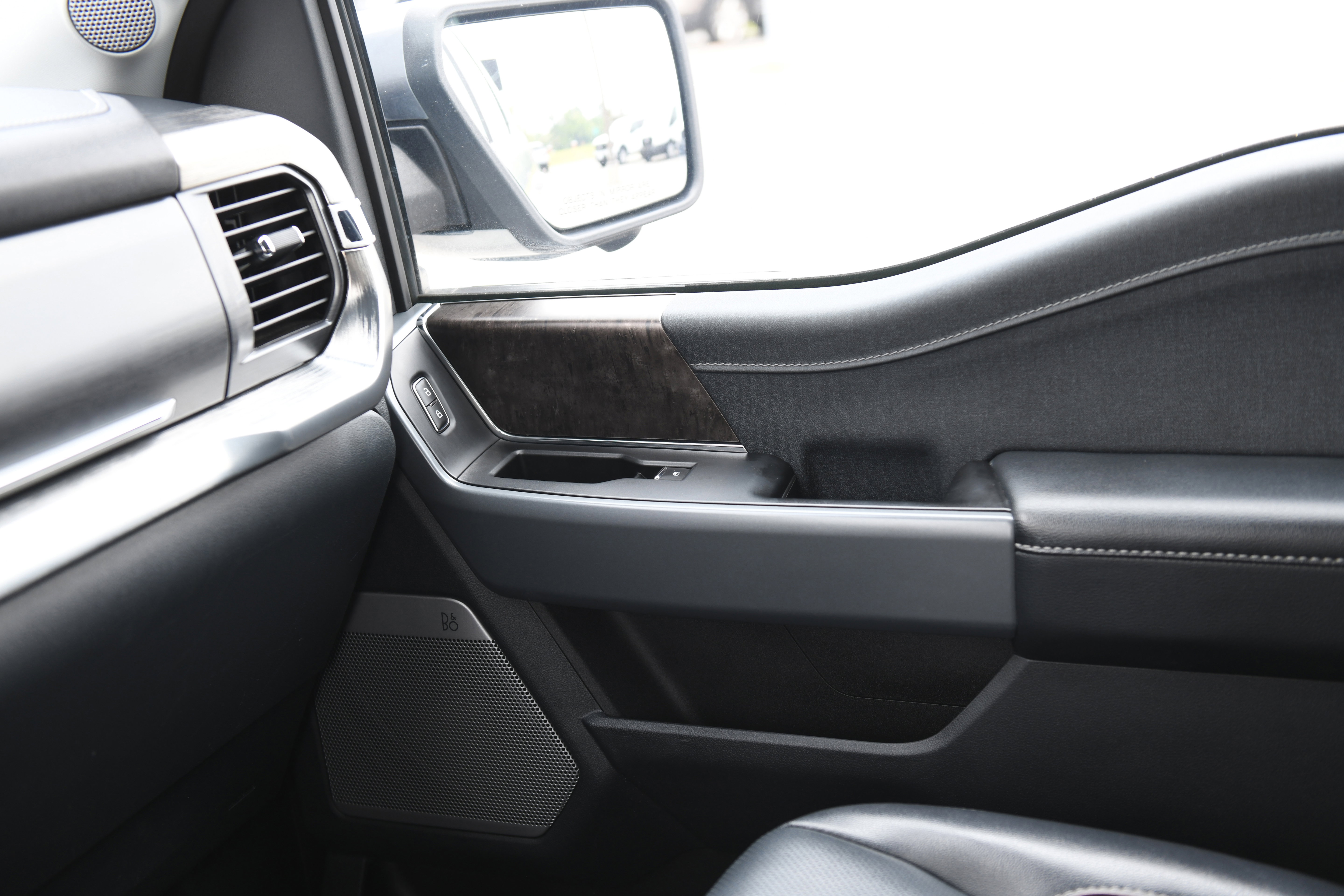 Used 2023 Ford F150 Lariat w/ Max Trailer Tow Package image 28