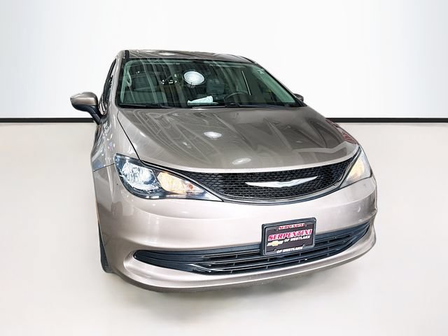 Used 2017 Chrysler Pacifica LX FWD image 3