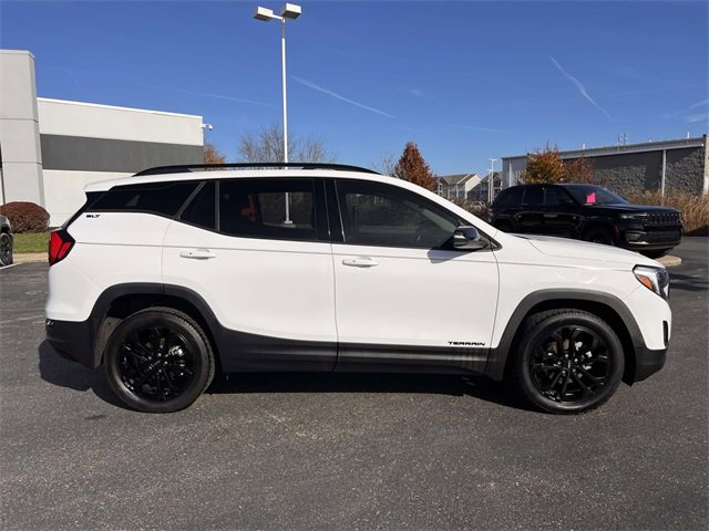 Used 2021 GMC Terrain SLT w/ Elevation Edition image 8