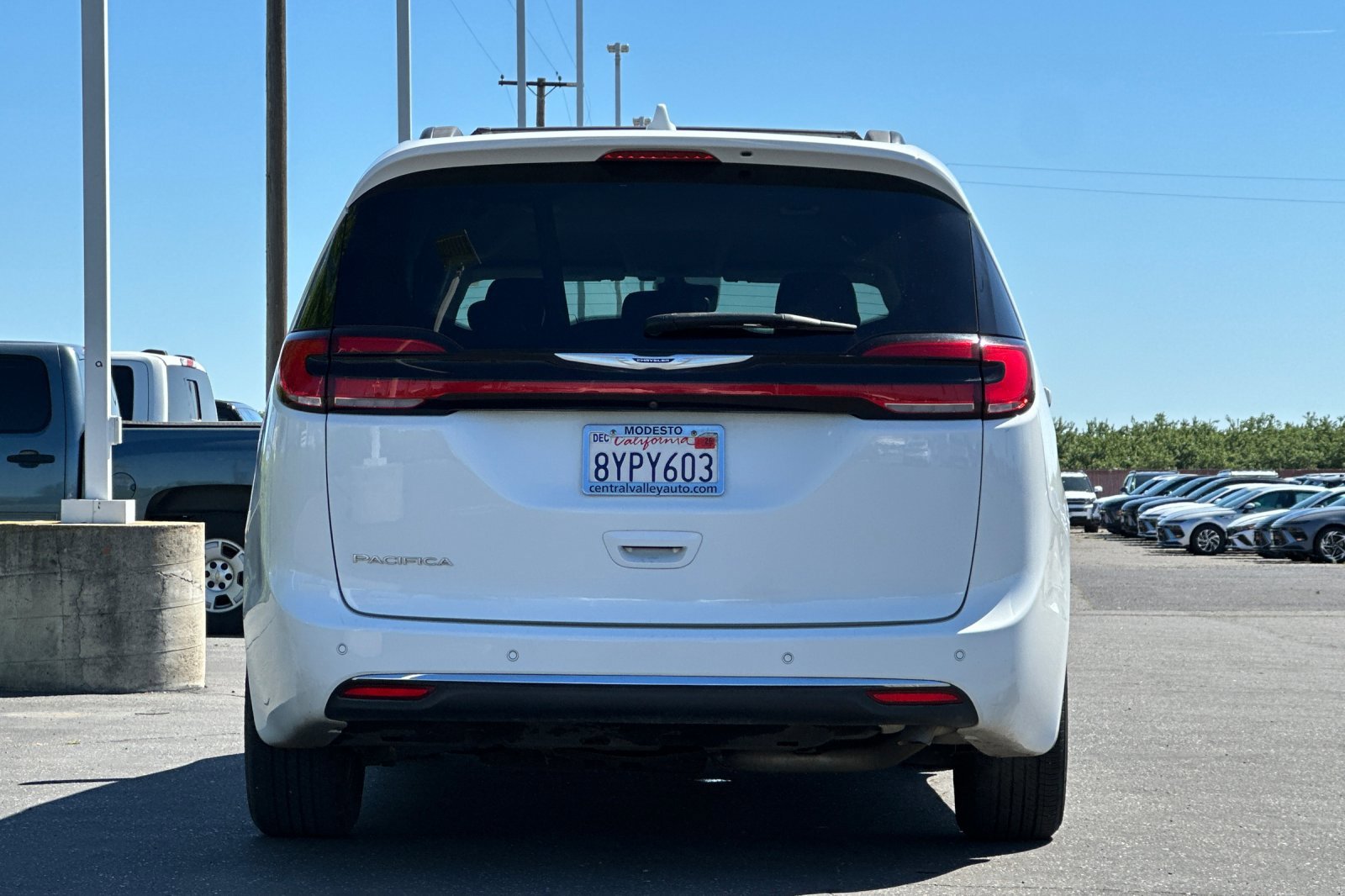 Used 2022 Chrysler Pacifica Touring-L image 5