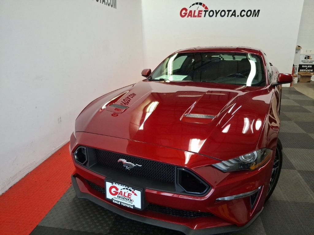 Used 2018 Ford Mustang Coupe RWD image 3