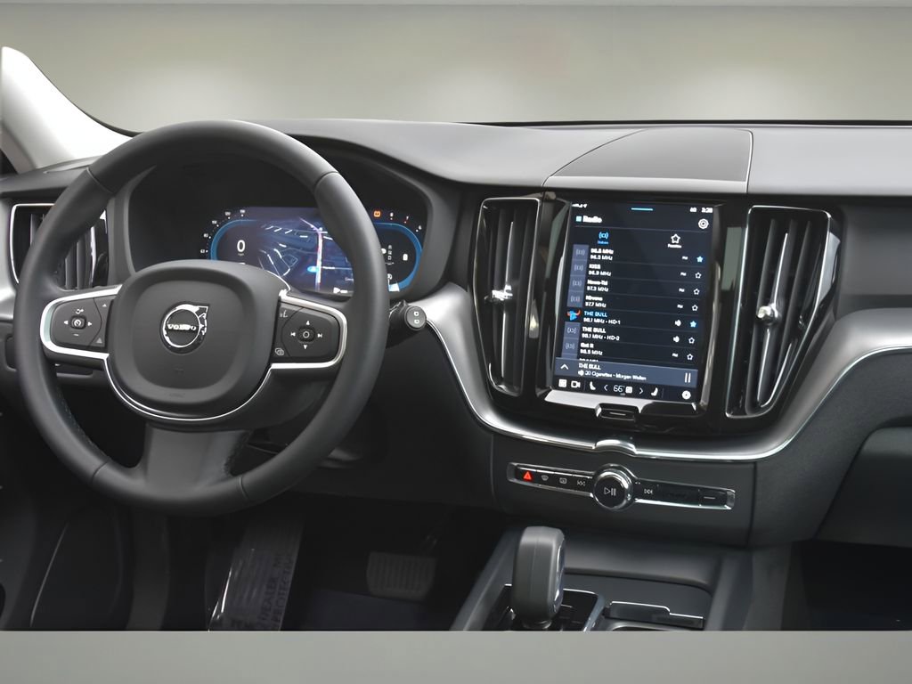 Certified 2025 Volvo XC60 B5 Core image 18