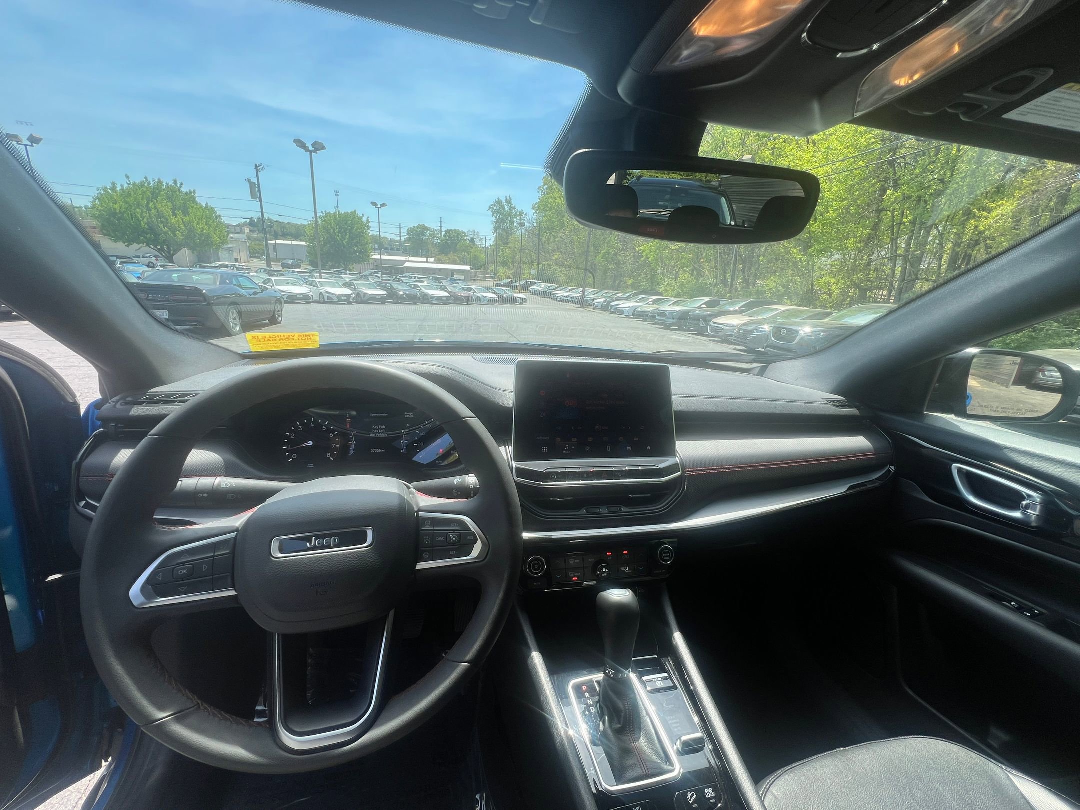 Used 2025 Chevrolet Trax LT FWD image 28