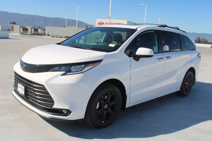 New 2026 Toyota Sienna XLE Woodland Edition AWD/4WD image 7
