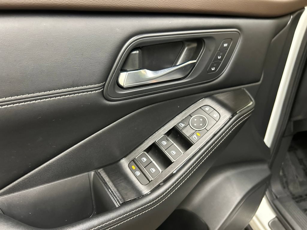 Used 2023 Nissan Rogue SL AWD/4WD image 26