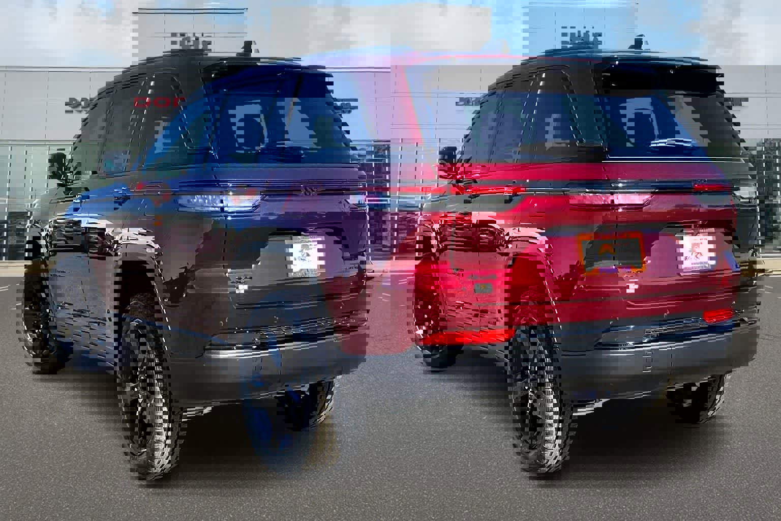 New 2025 Jeep Grand Cherokee Limited w/ Luxury Tech Group II image 4