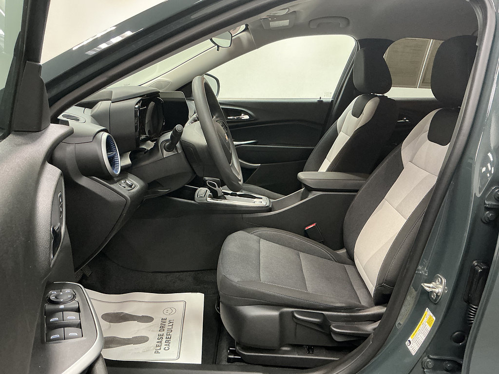 Used 2025 Chevrolet Trax LS w/ LS Convenience Package FWD image 8