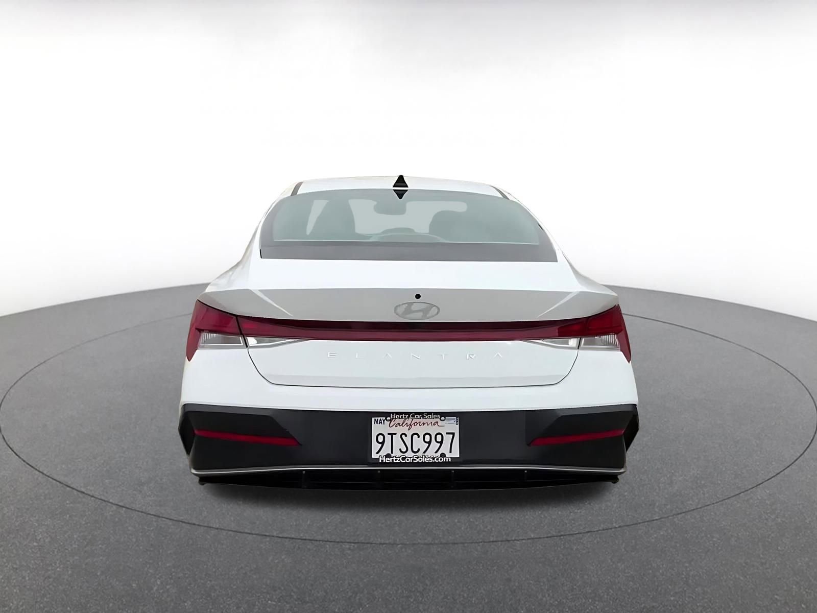 Used 2025 Hyundai Elantra SEL image 12