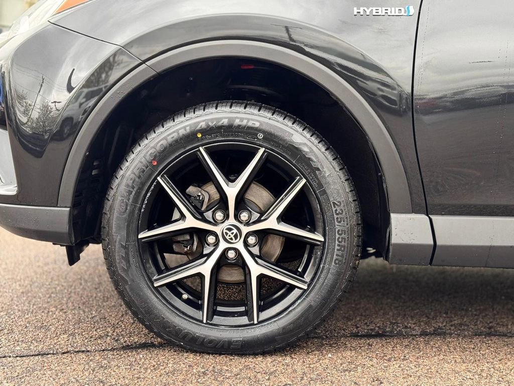 Used 2018 Toyota RAV4 SE AWD/4WD image 11