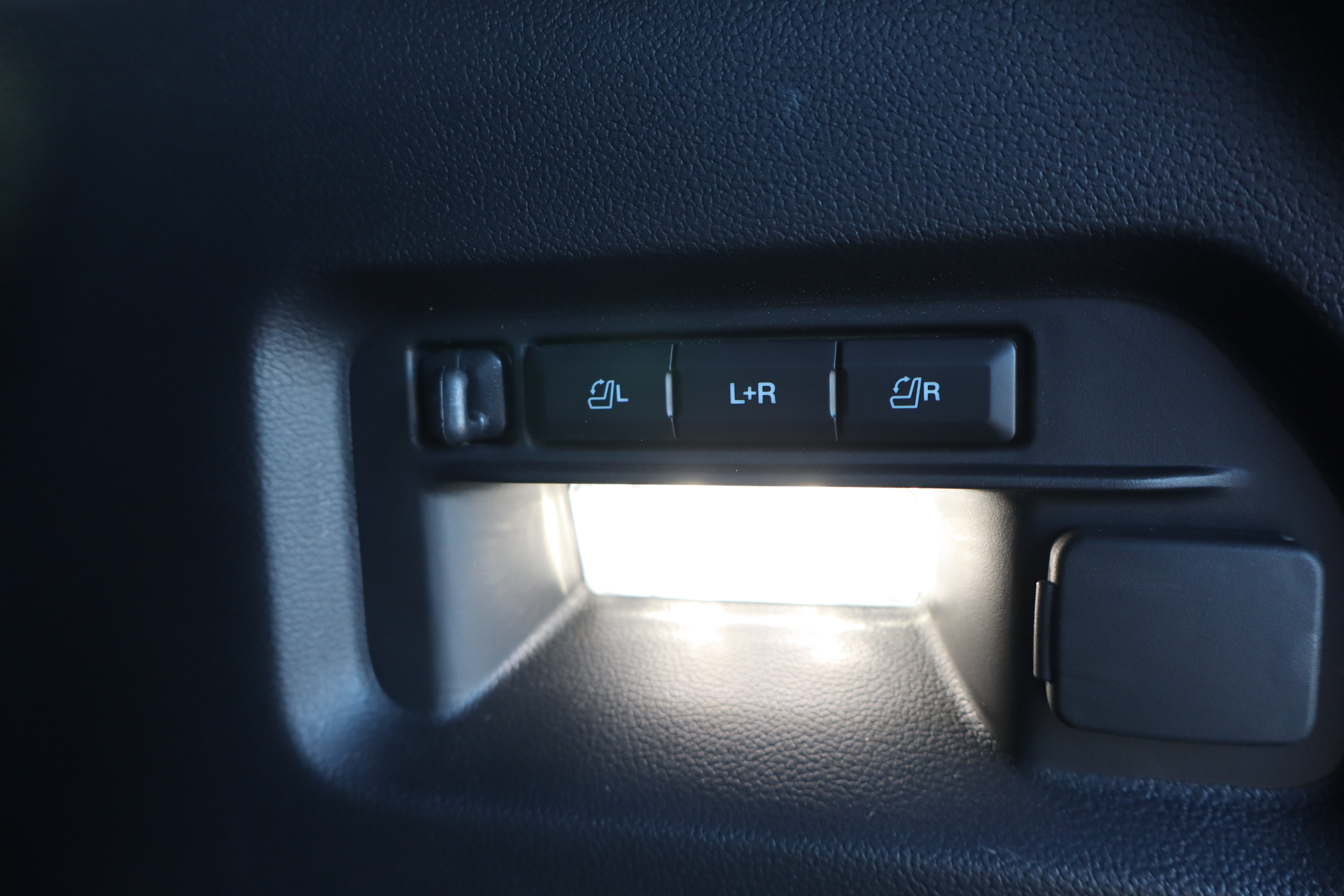 Used 2026 Ford Explorer Platinum AWD/4WD image 30