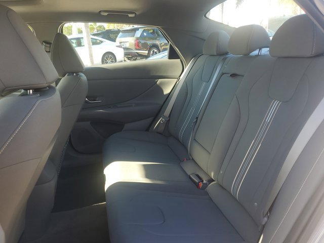 Certified 2025 Hyundai Elantra SEL w/ Cargo Package image 7