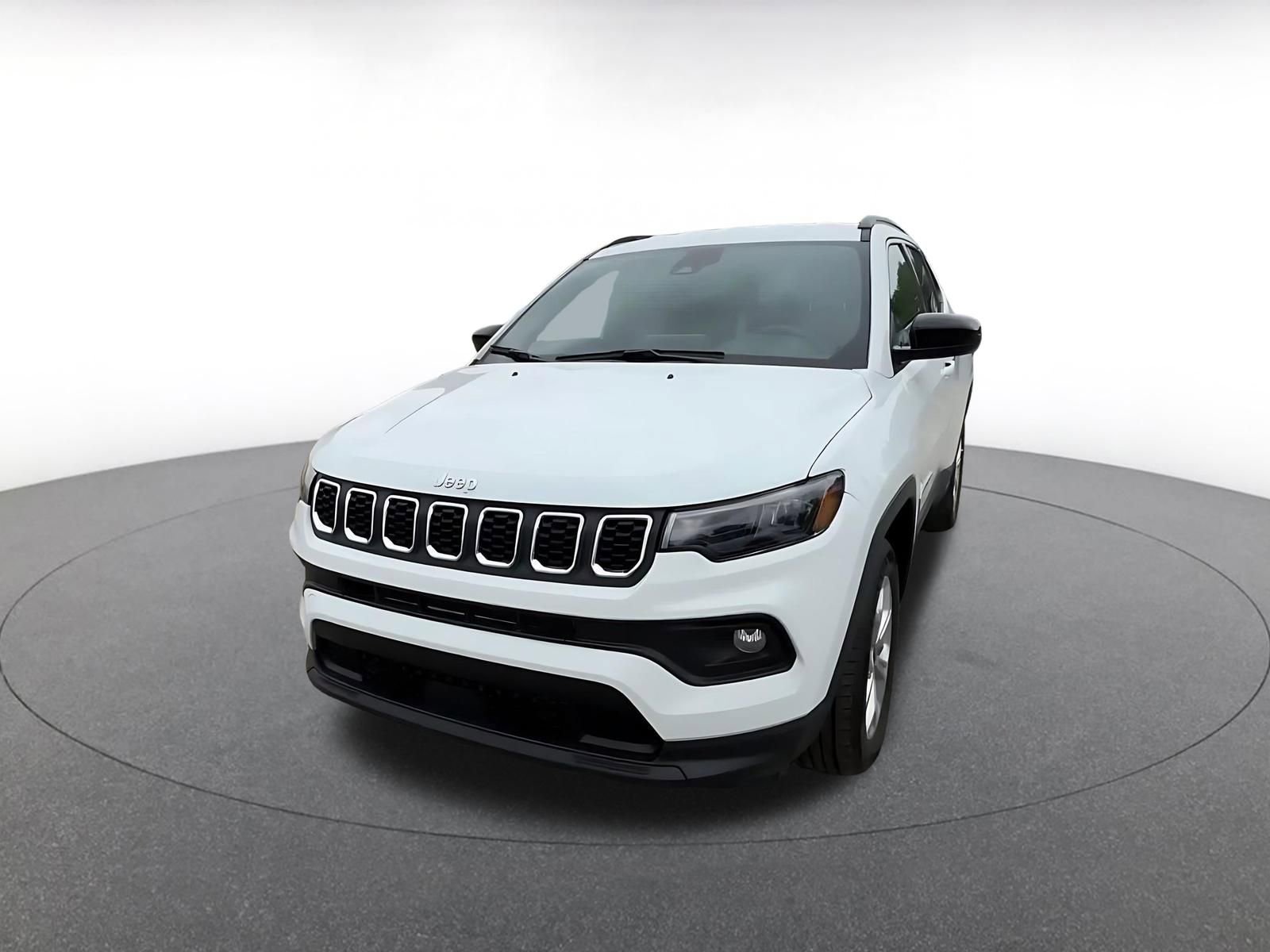 Used 2025 Jeep Compass Latitude AWD/4WD image 7