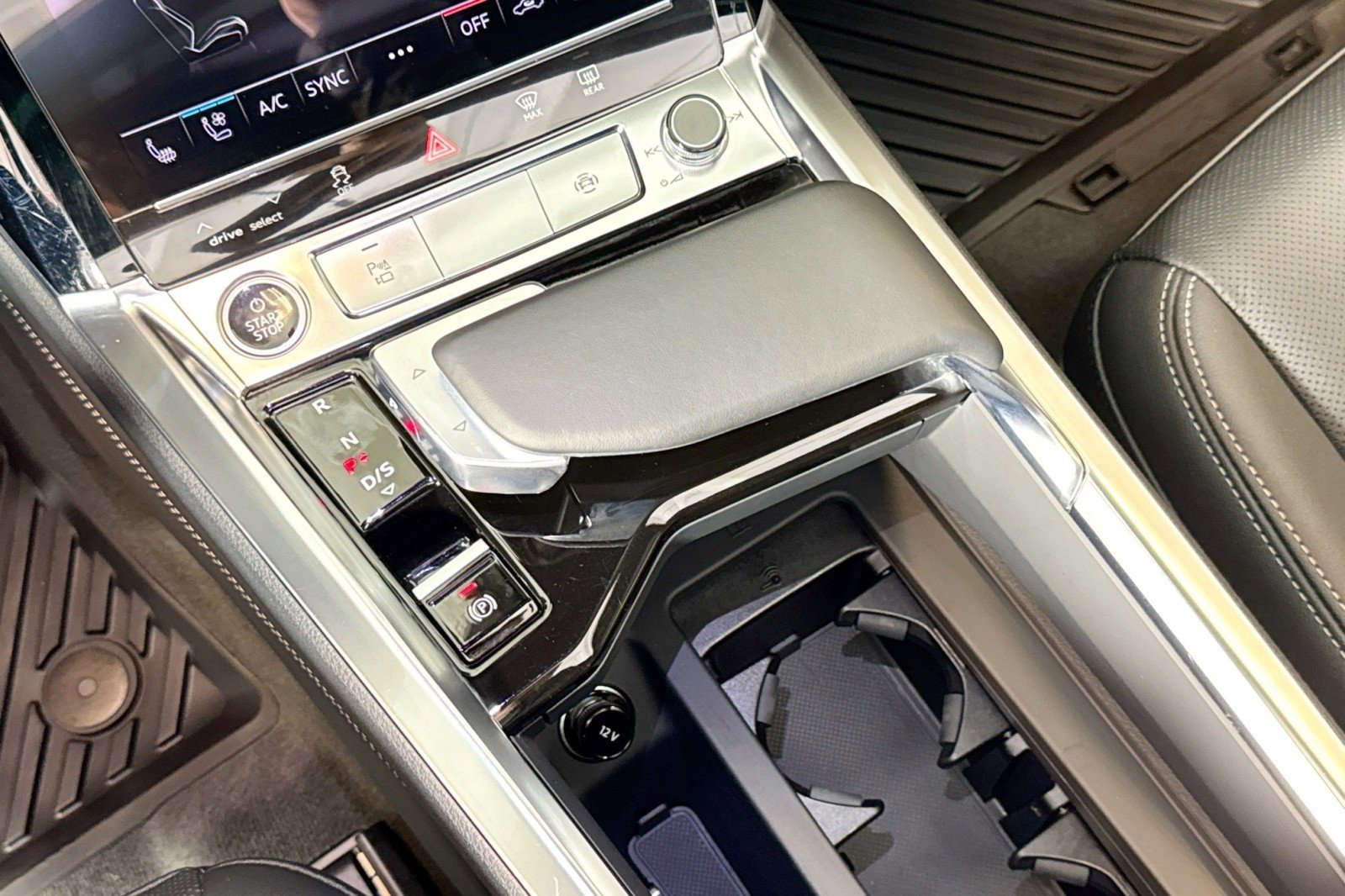 Used 2024 Audi Q8 e-tron Premium Plus w/ Premium Plus Package image 15