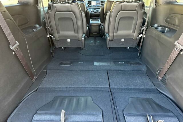 New 2026 Chrysler Pacifica Limited w/ S Appearance Package image 13