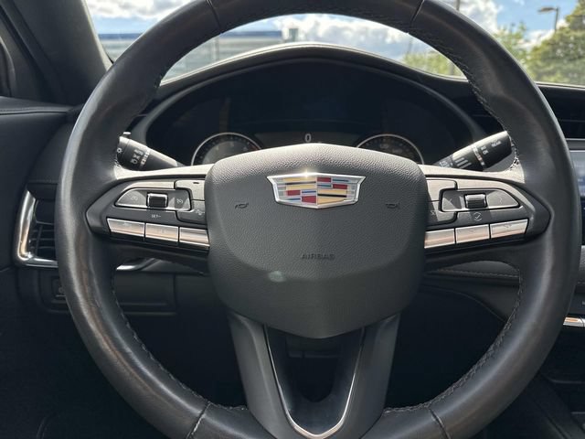 Used 2023 Cadillac XT4 Luxury w/ Cold Weather Package AWD/4WD image 20