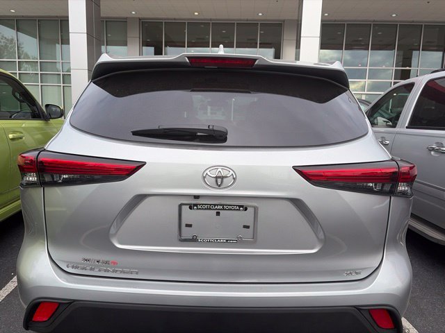 Used 2023 Toyota Highlander XLE FWD image 7