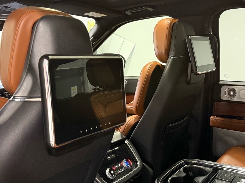 Used 2020 Lincoln Navigator Reserve w/ Luxury Package image 14
