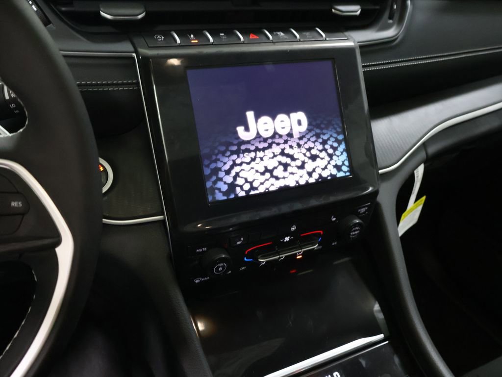 New 2026 Jeep Grand Cherokee Laredo image 21