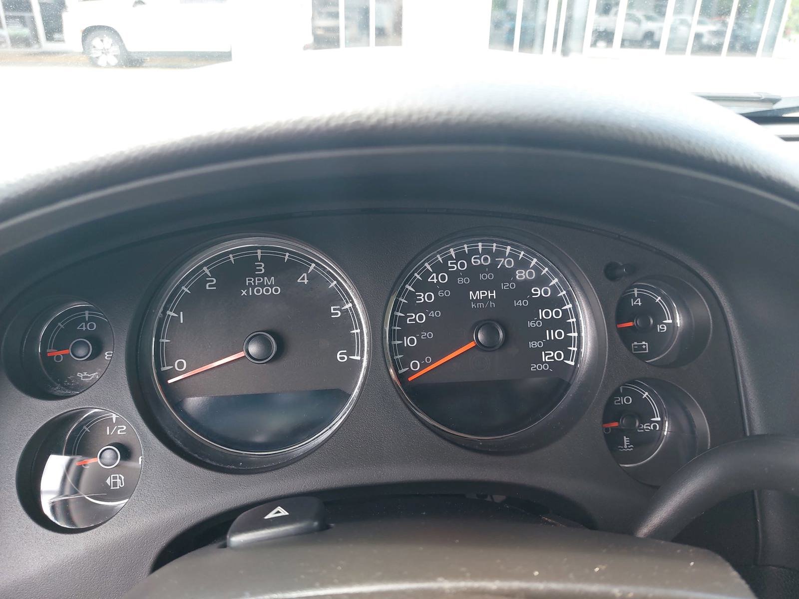 Used 2010 Chevrolet Suburban LS RWD image 18