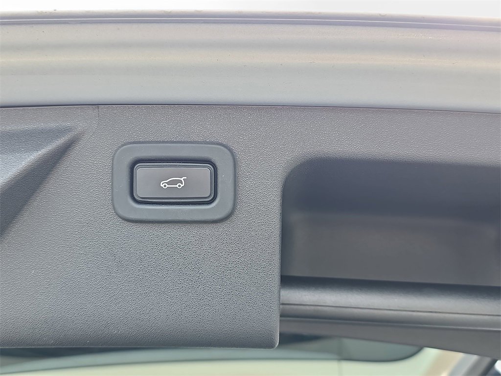 Used 2021 Land Rover Discovery Sport SE image 16