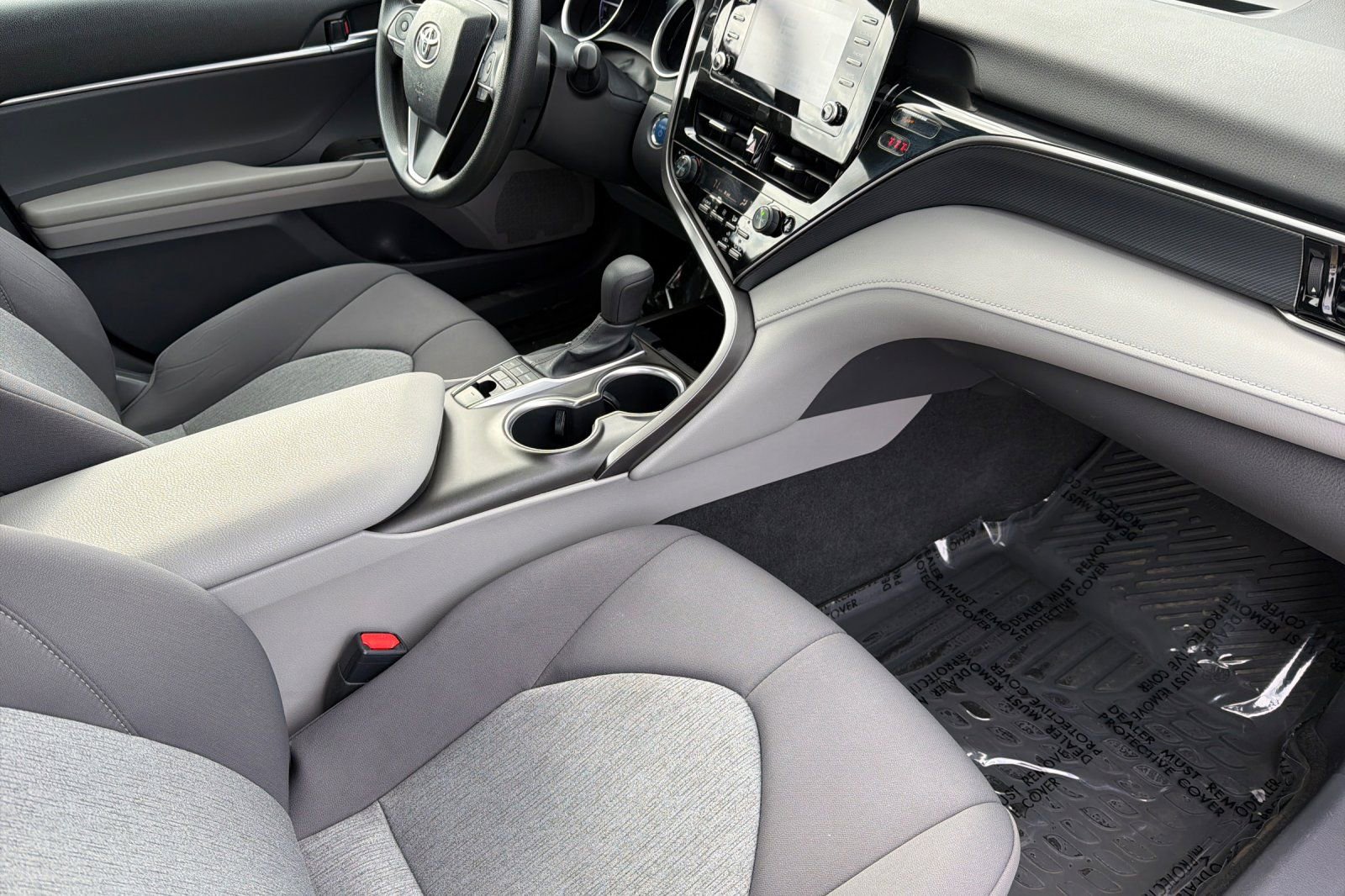 Used 2021 Toyota Camry LE image 12