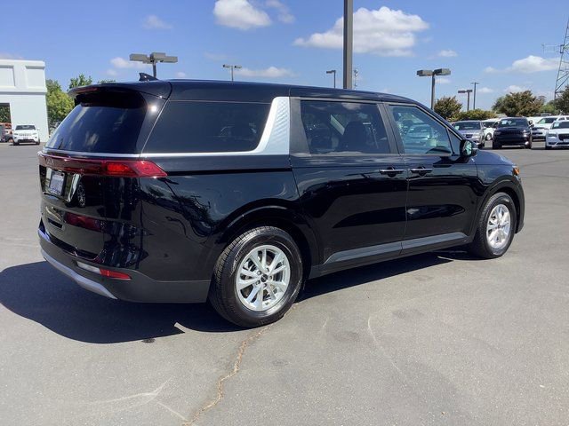 Used 2022 Kia Carnival LX image 31