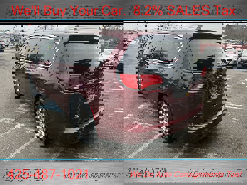 Used 2023 Chrysler Voyager LX image 5