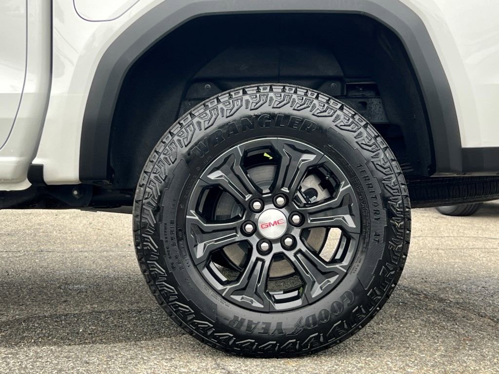 Used 2024 GMC Canyon Elevation image 28