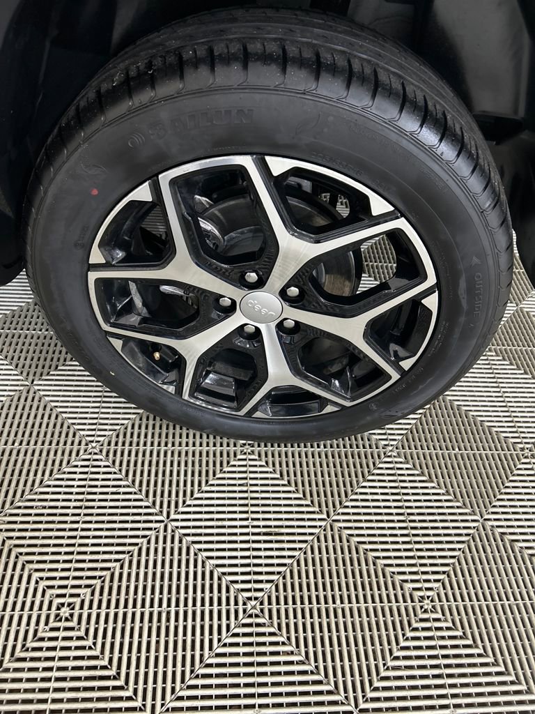 Used 2024 Jeep Compass Limited image 10