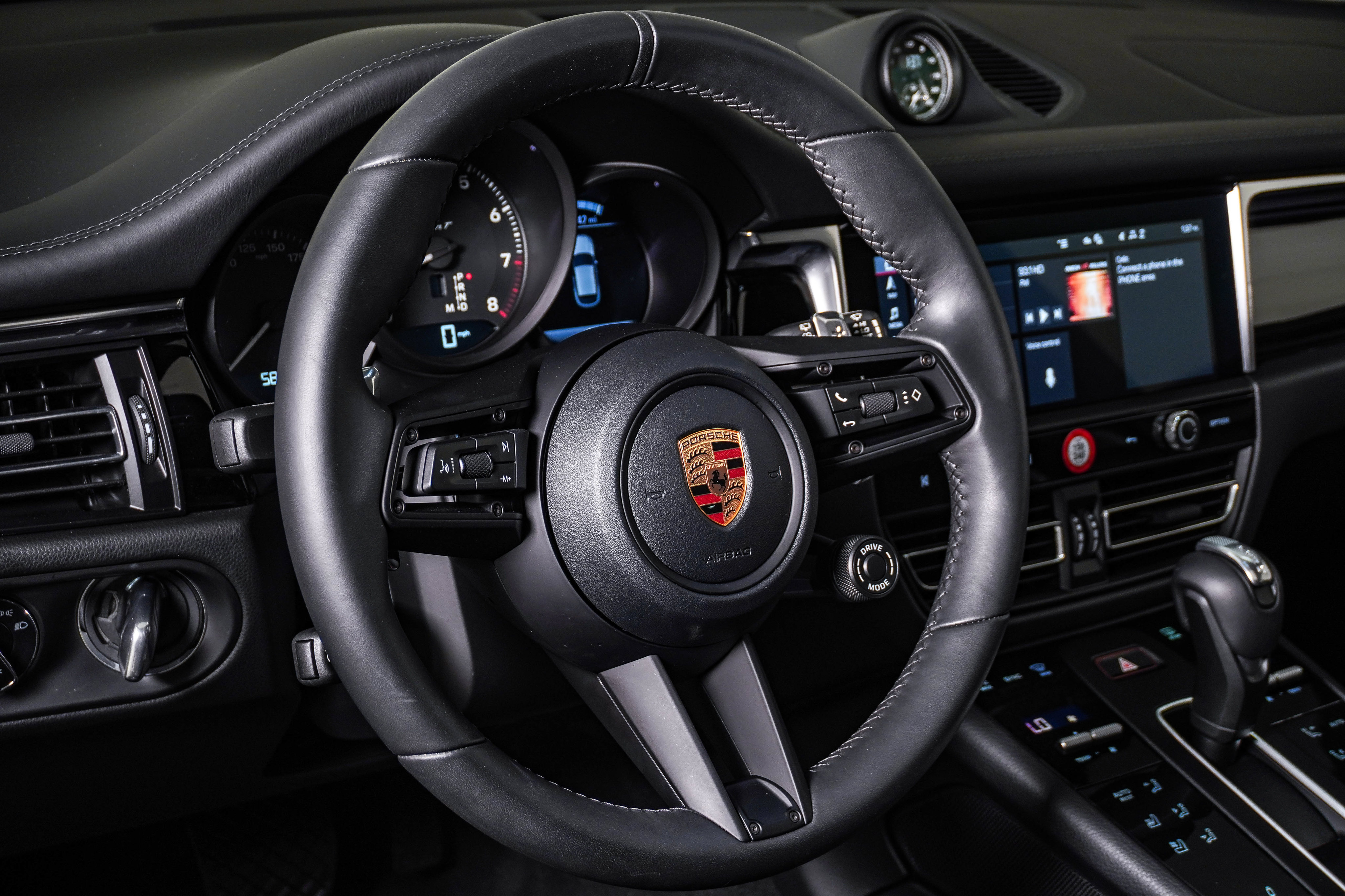 Certified 2026 Porsche Macan Turbo AWD/4WD image 21