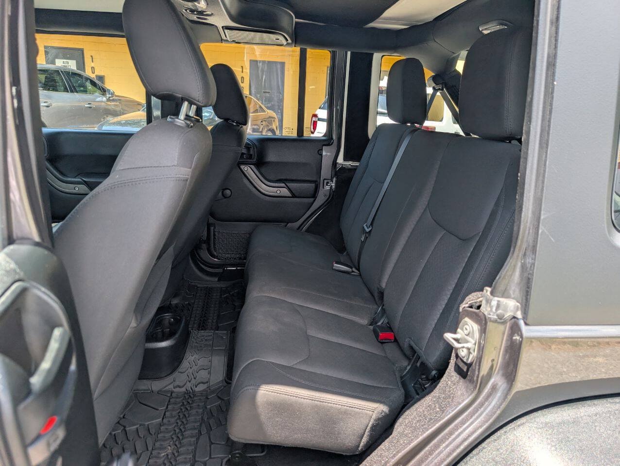 Used 2017 Jeep Wrangler Unlimited Sport w/ Connectivity Group AWD/4WD image 21