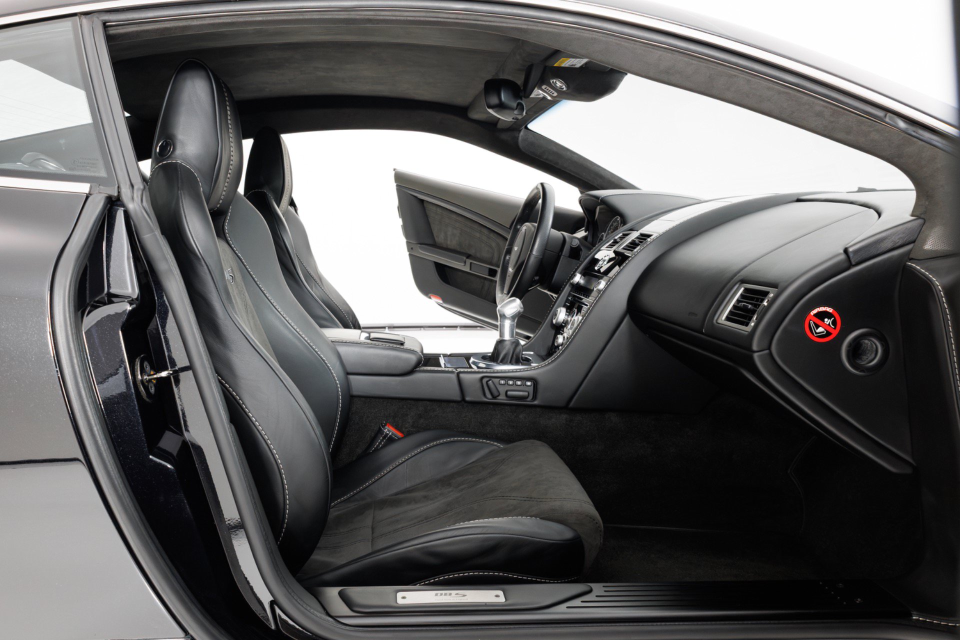 Used 2009 Aston Martin DBS Coupe RWD image 32