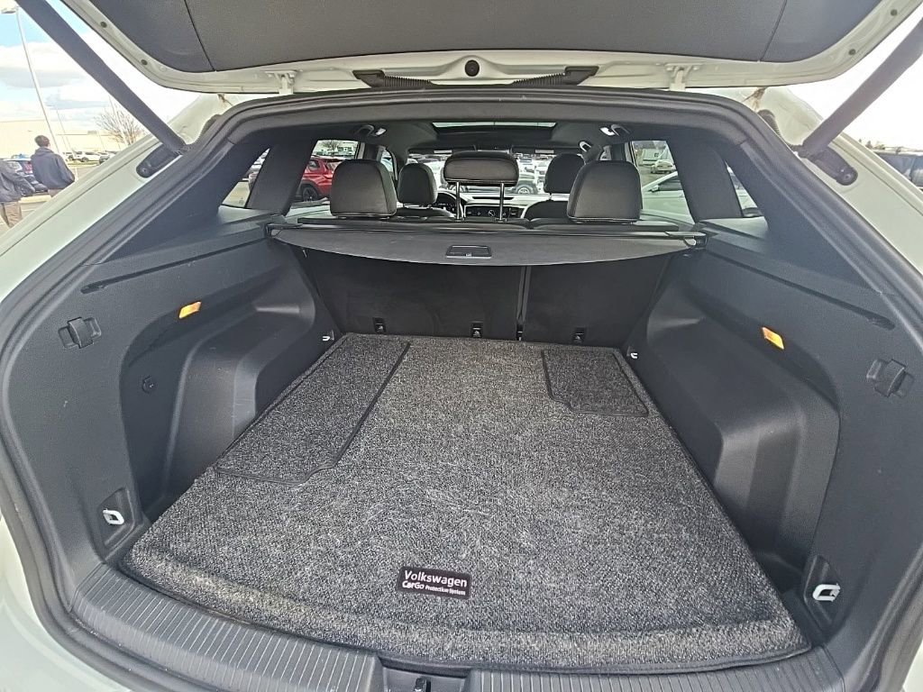 Used 2022 Volkswagen Atlas Cross Sport SEL R-Line image 29