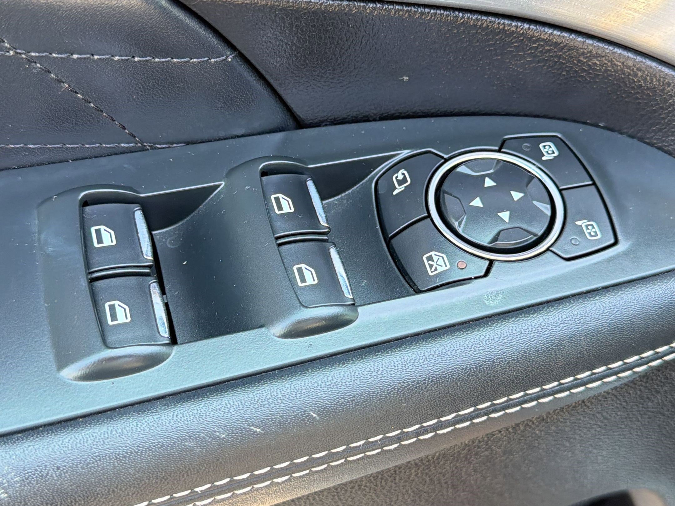 Used 2017 Ford Explorer Platinum AWD/4WD image 13