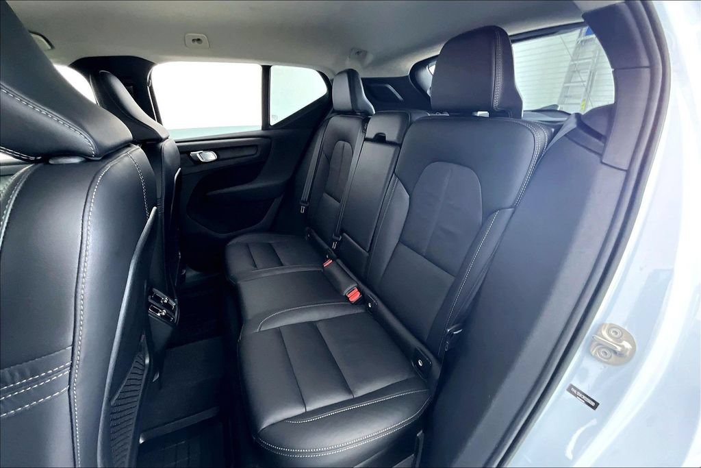Certified 2024 Volvo XC40 B5 Core w/ Protection Package Premier AWD/4WD image 32
