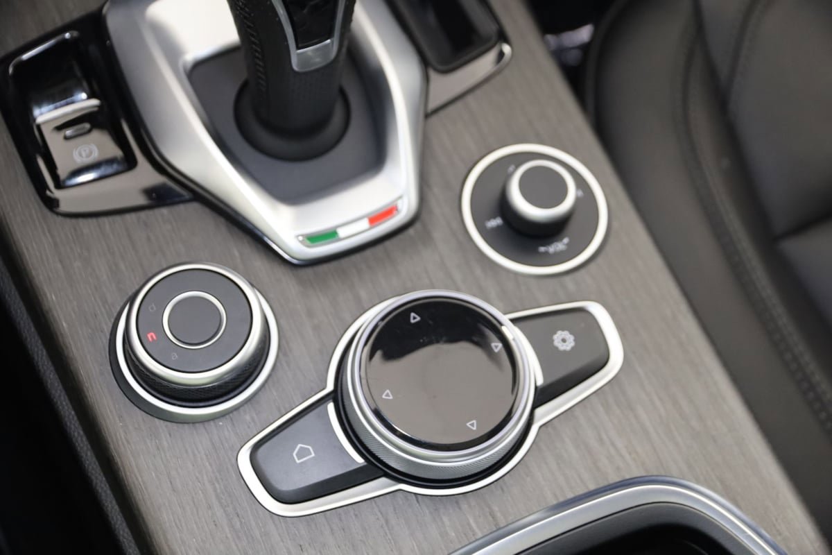 Used 2023 Alfa Romeo Stelvio Ti image 30