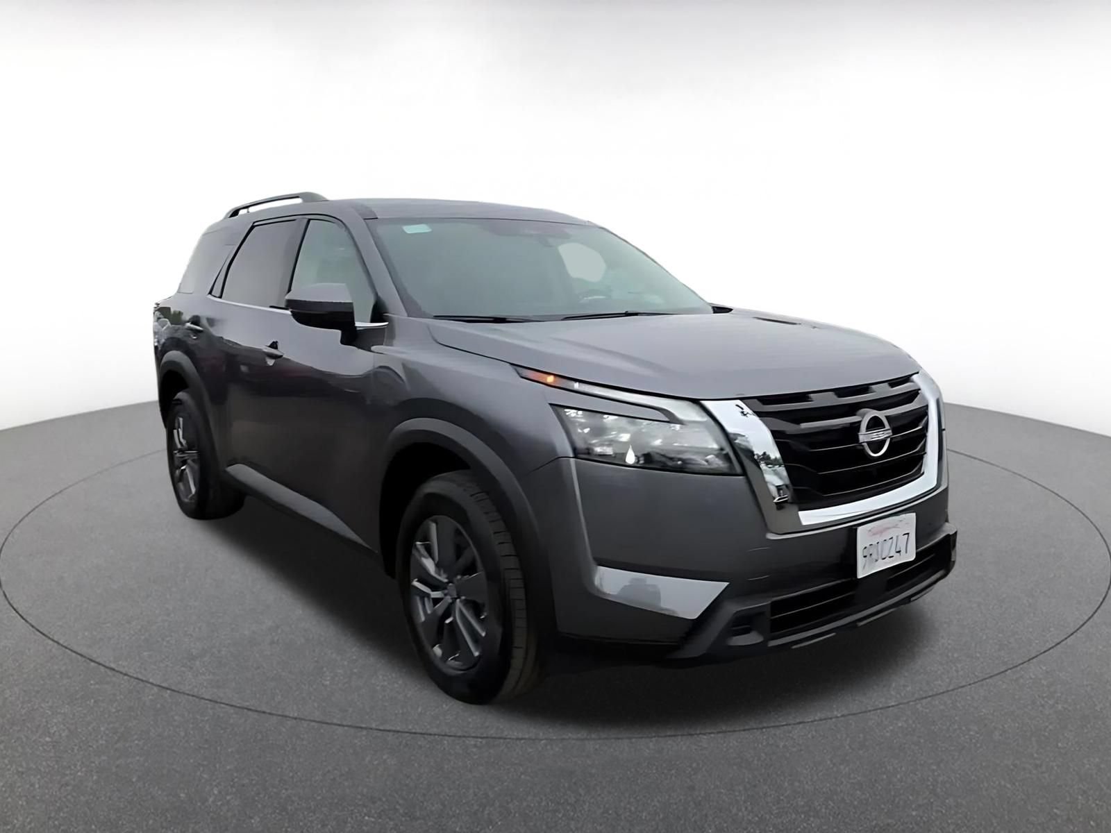 Used 2025 Nissan Pathfinder SV FWD image 3