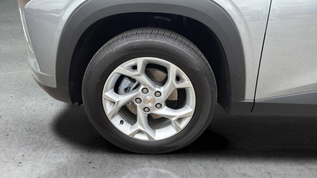 Used 2026 Chevrolet Trax LS w/ LS Convenience Package FWD image 23