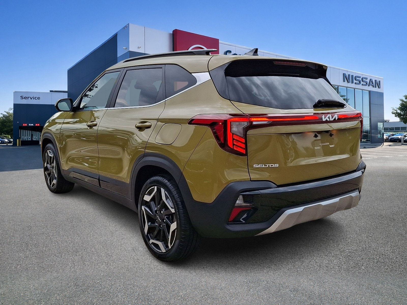 Used 2024 Kia Seltos SX w/ SX Sunroof Package AWD/4WD image 4