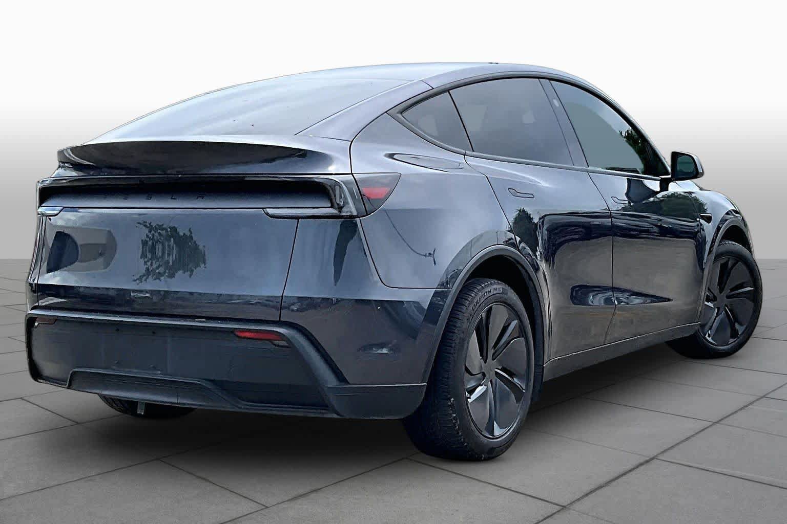 Used 2026 Tesla Model Y 2WD image 10