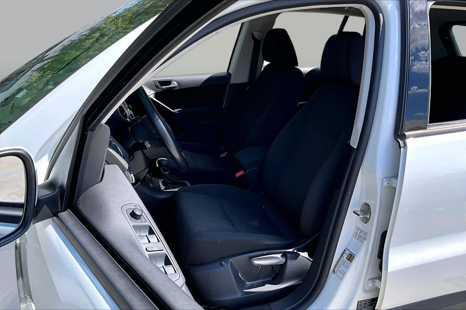 Used 2018 Volkswagen Tiguan Limited w/ Premium Package AWD/4WD image 7