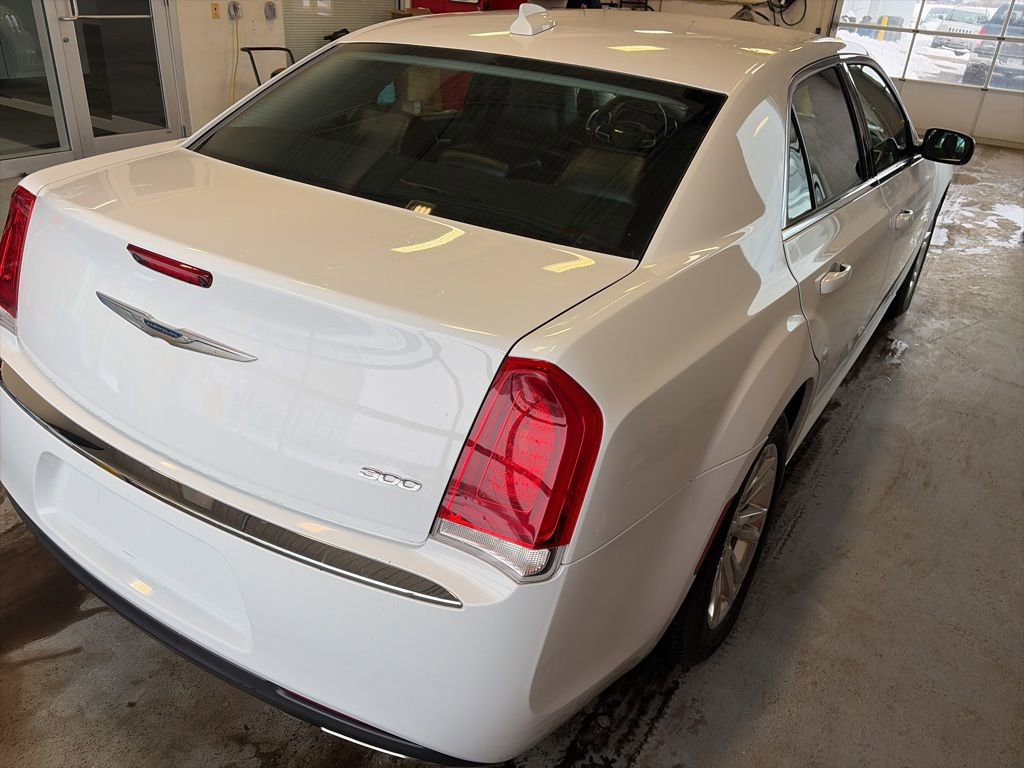 Used 2020 Chrysler 300 Touring L w/ Quick Order Package 2EF image 8