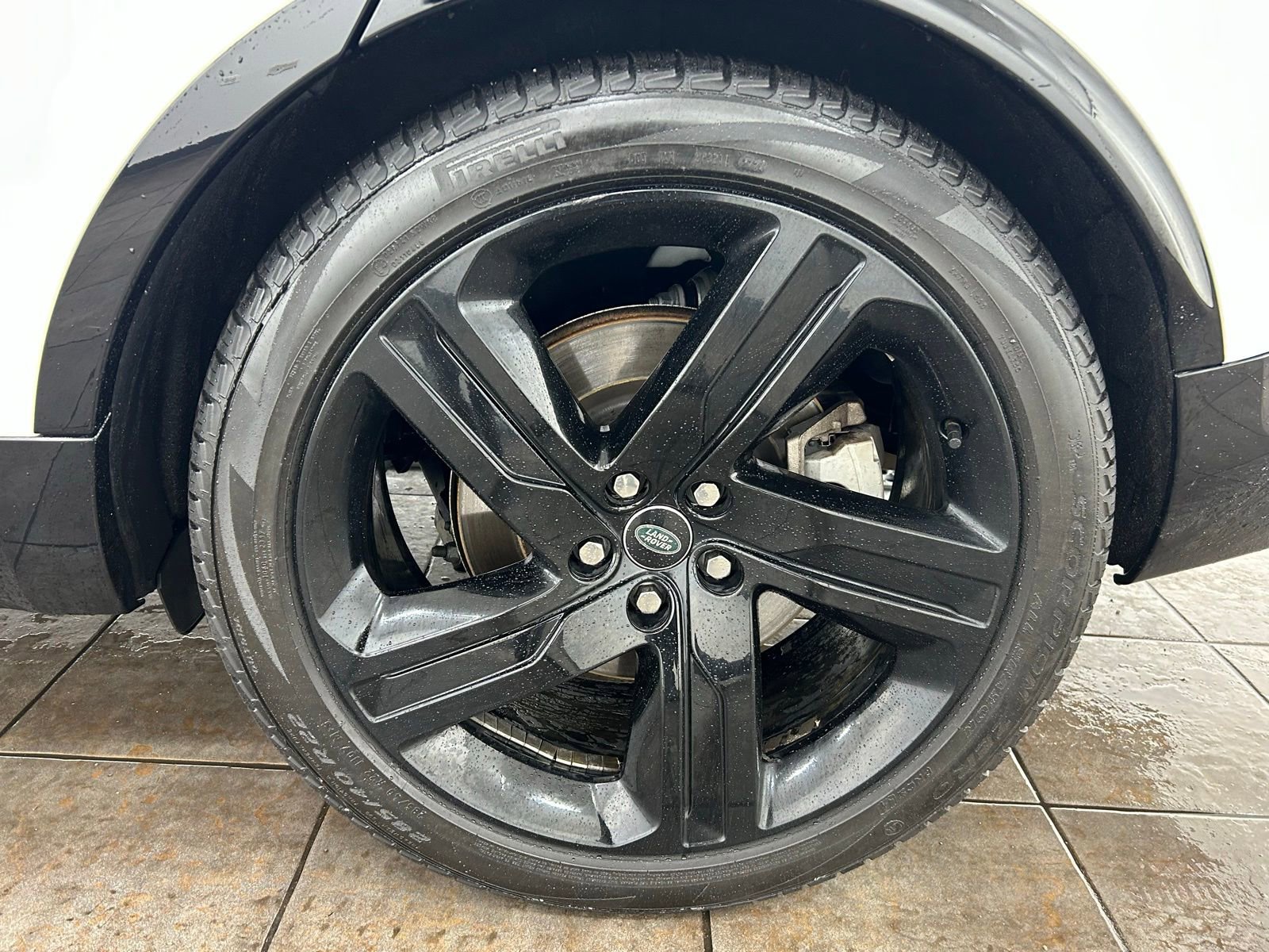 Used 2023 Land Rover Discovery HSE R-Dynamic image 38