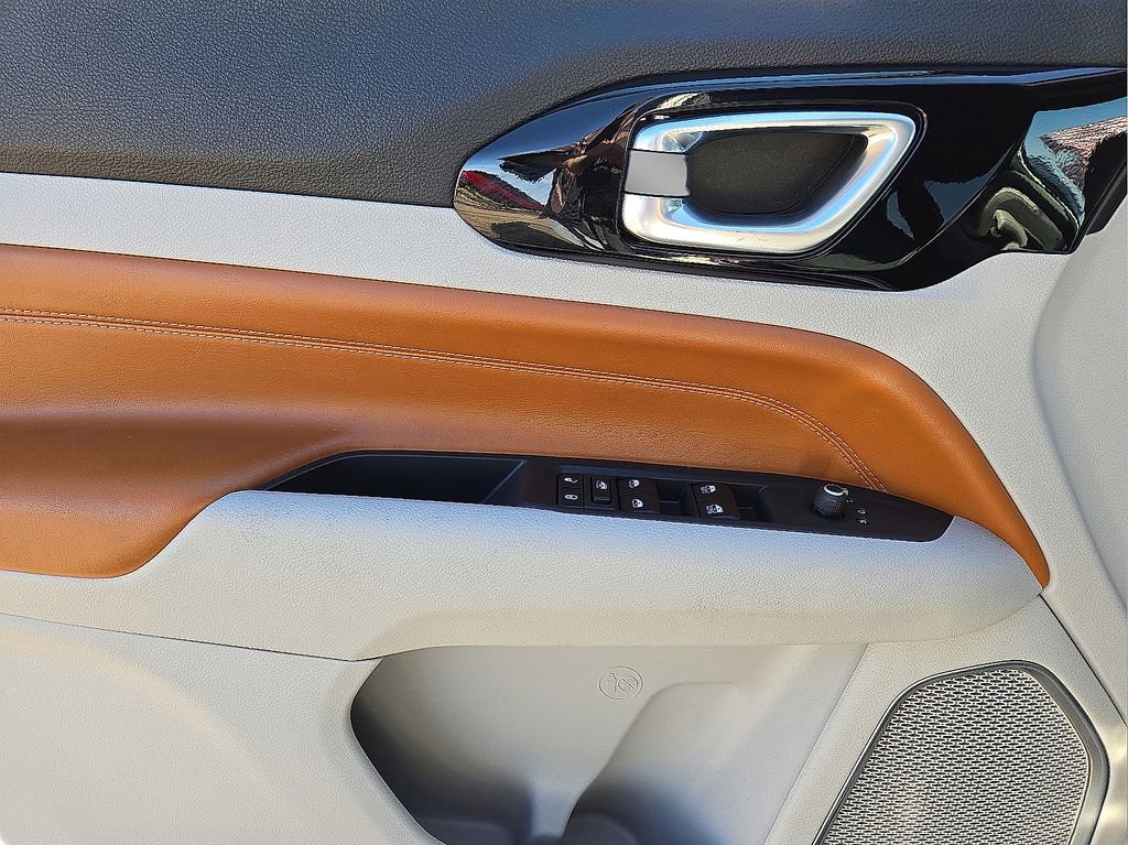 Used 2023 Jeep Compass Limited image 20