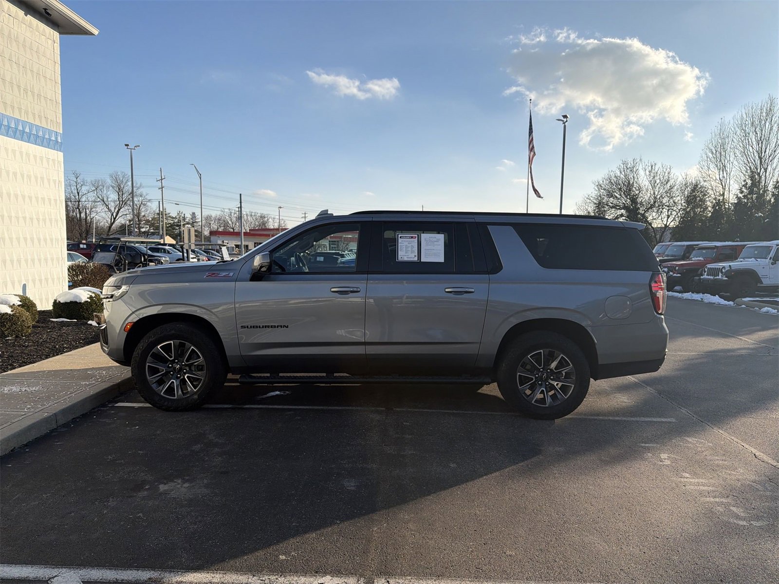 Used 2023 Chevrolet Suburban Z71 w/ Luxury Package image 5